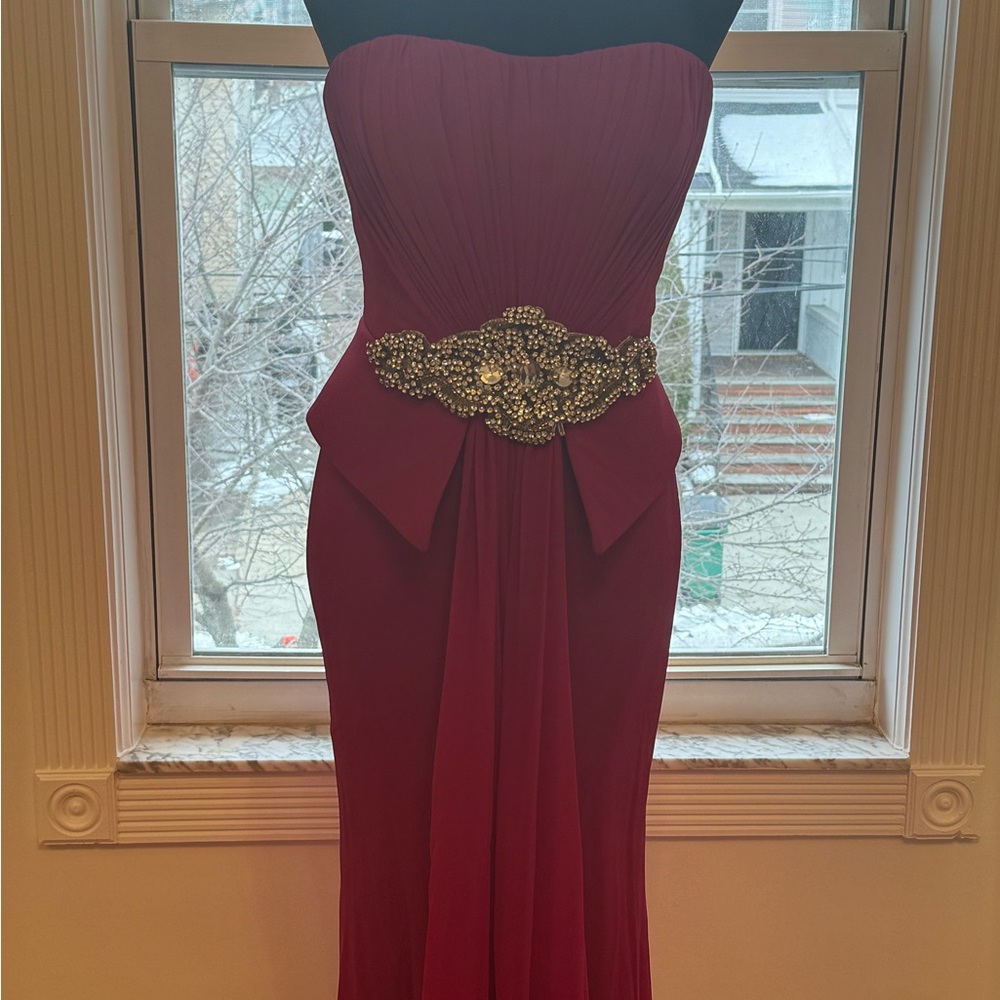 Elegant Strapless Burgundy Dress